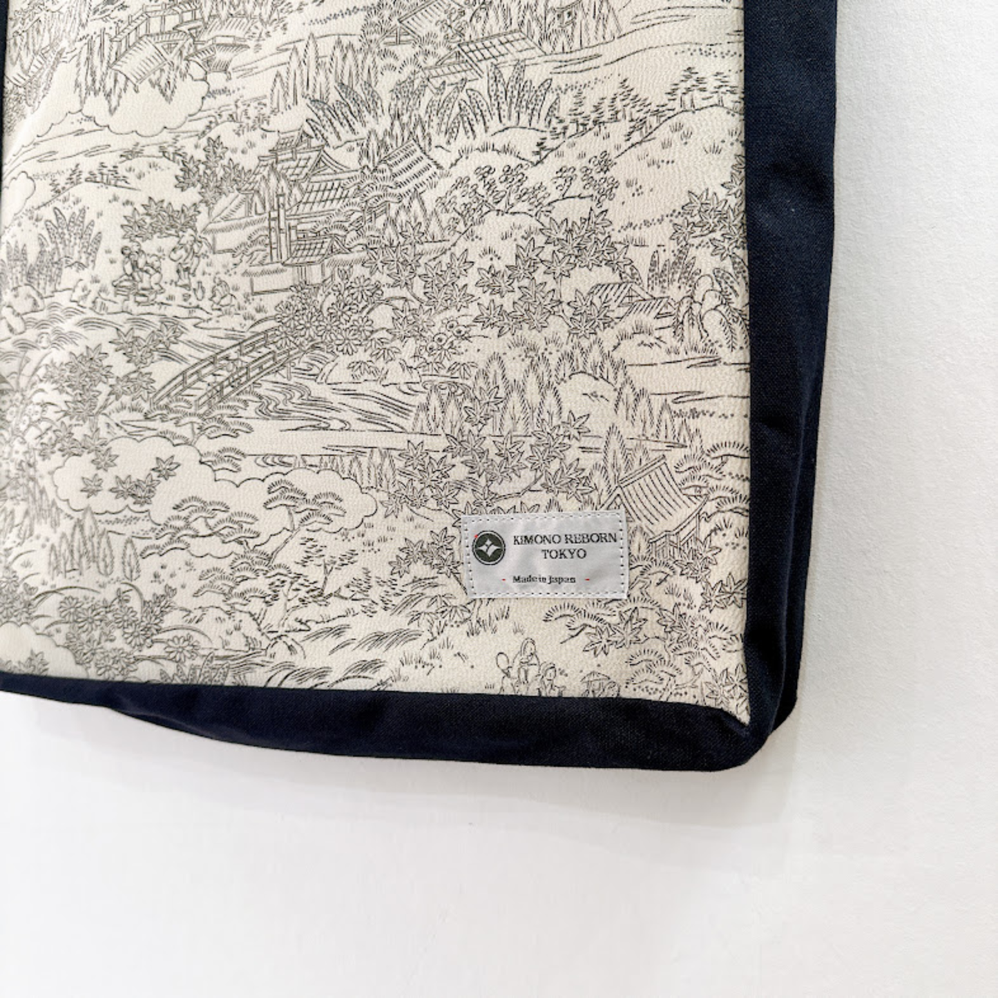 Kimono Tote with depth Navy 31