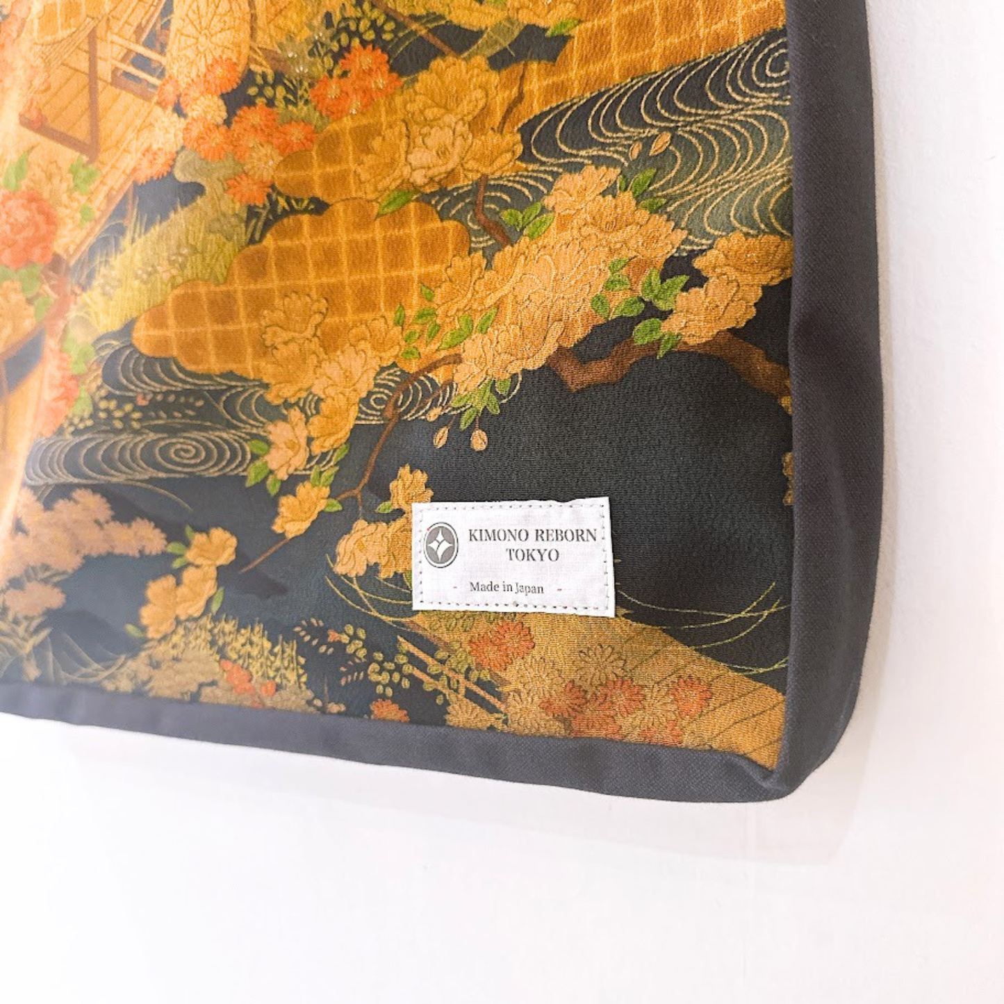 Kimono Tote with depth Navy 38