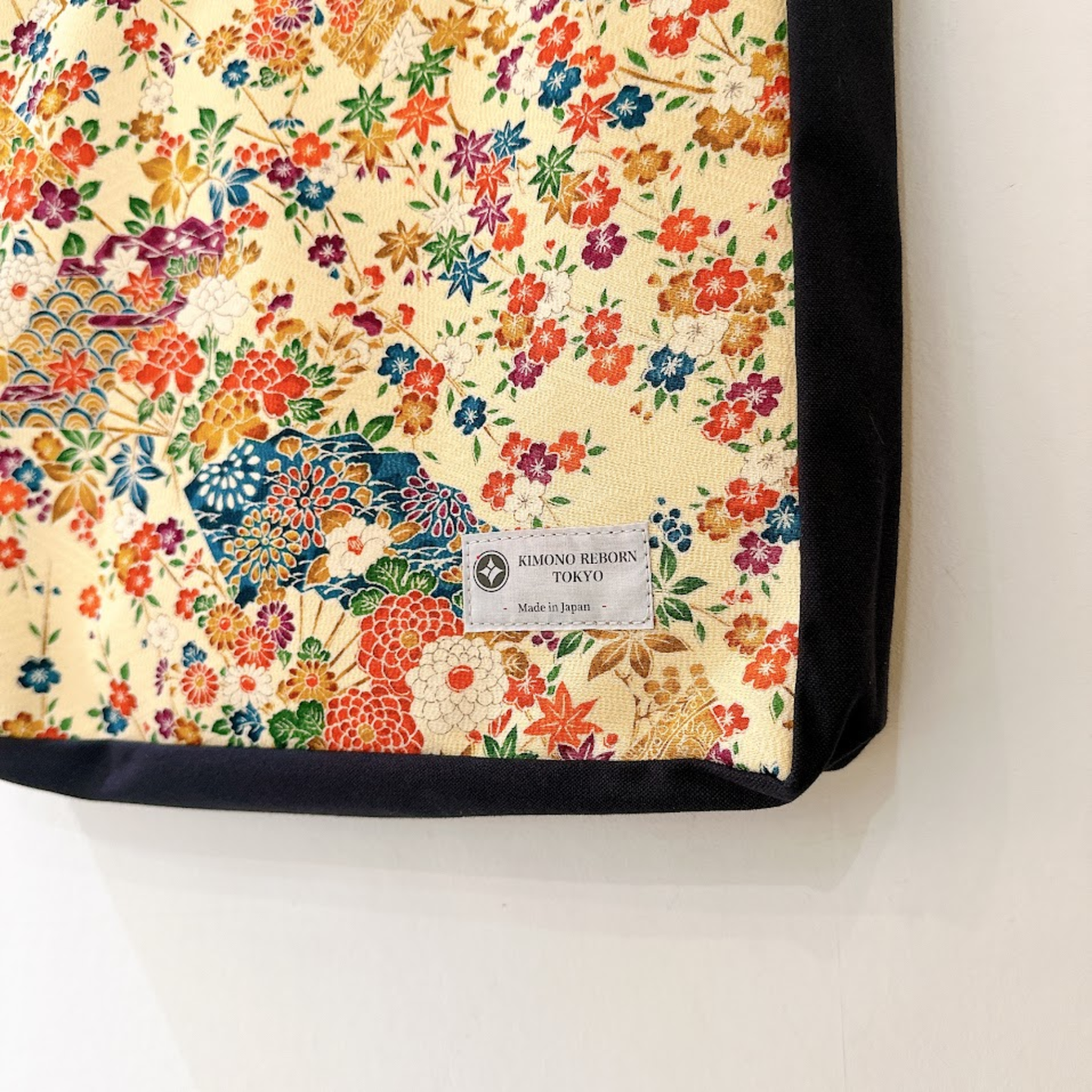 Kimono Tote with depth Navy 32