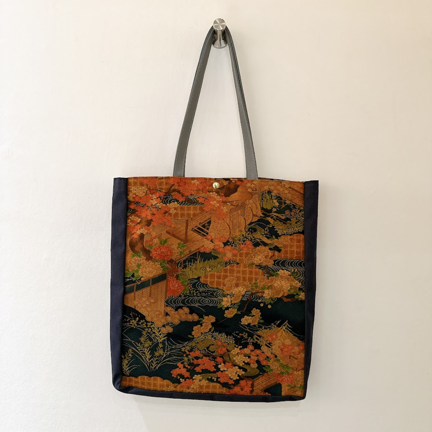 Kimono Tote with depth Navy 33