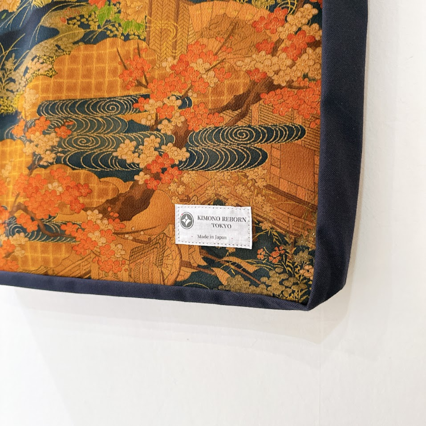 Kimono Tote with depth Navy 33