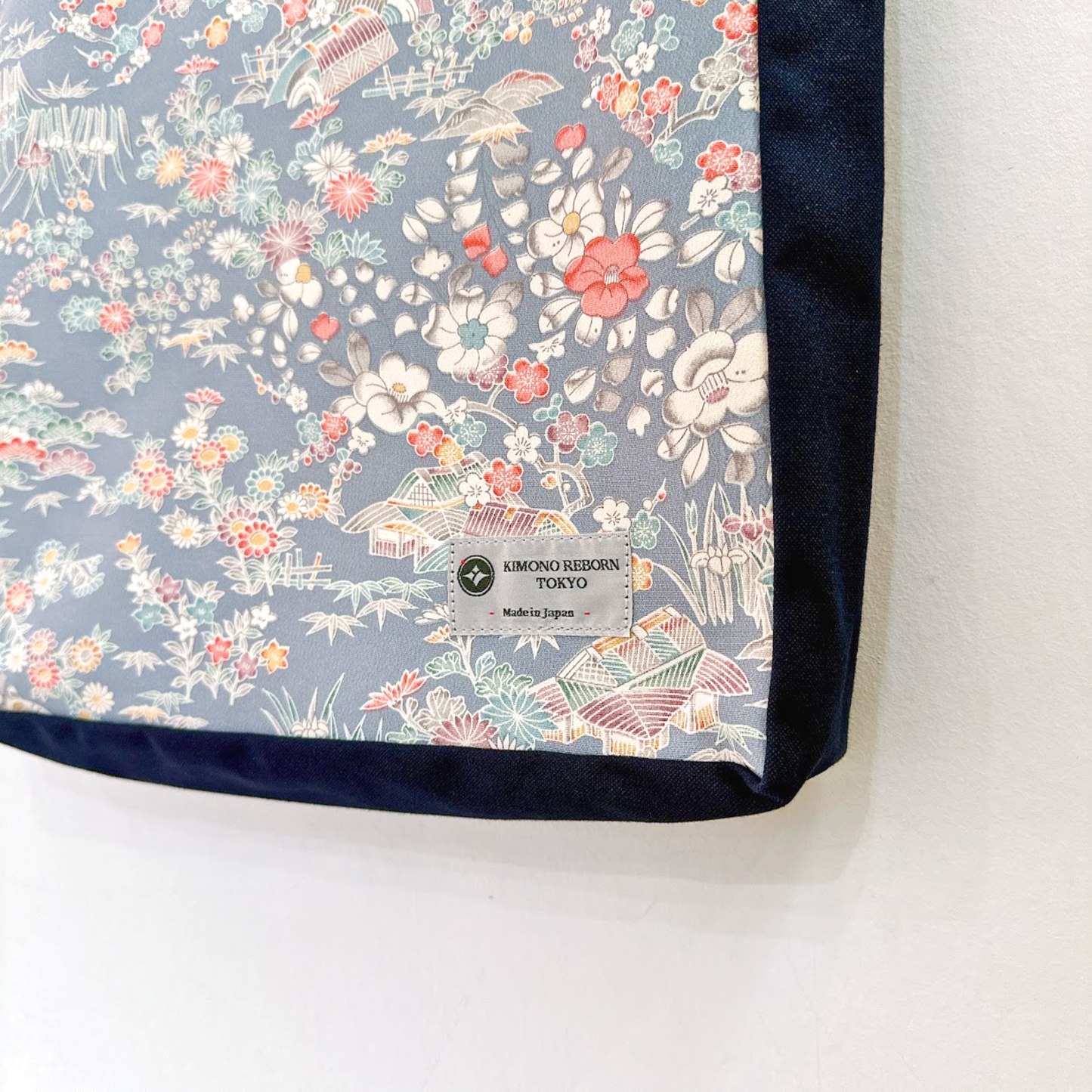 Kimono Tote with depth Navy 23