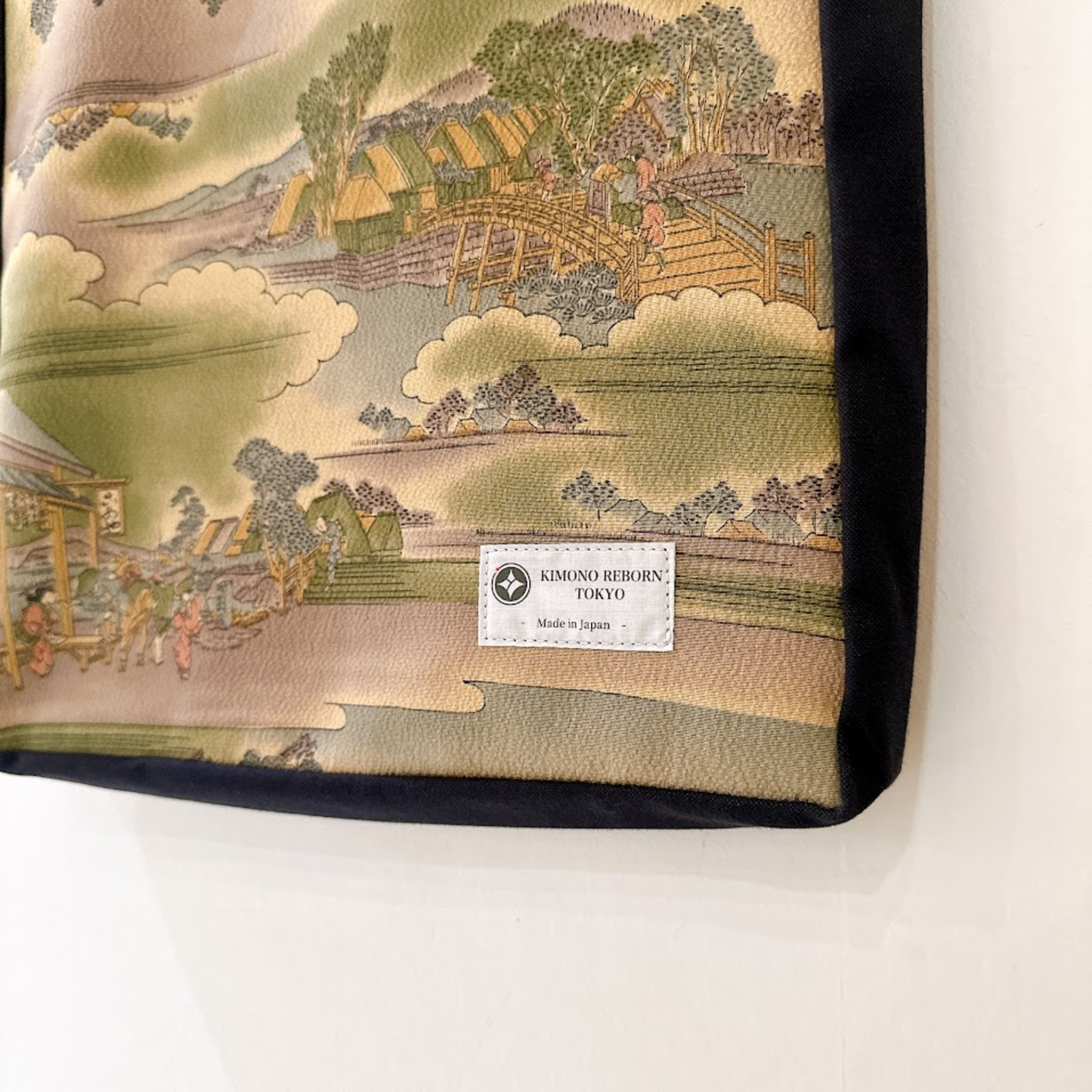Kimono Tote with depth Navy 34