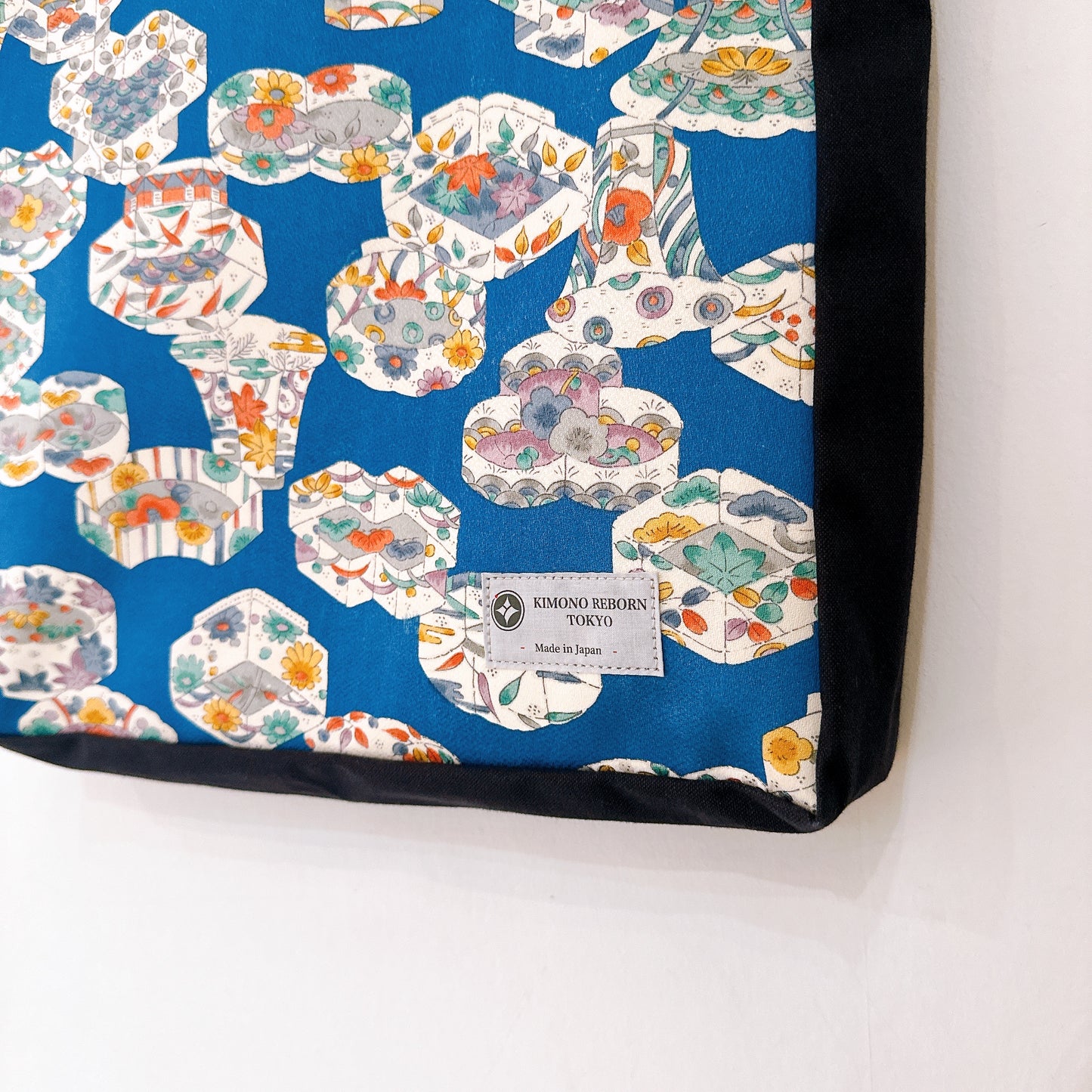 Kimono Tote with depth Navy 17